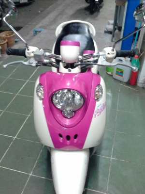 รถอย่างสวยงดงามปิ๊งๆ Fino ปี 2556 ล้อแม็กซ์ V.I.P ลายปารีส สีหว๊านหวาน