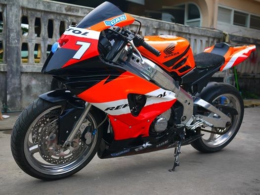 ขาย CBR400 พร้อมทะเบียนแท้ แฟริ่ง BM S1000R ท่อสูตรลั่นๆ ขาย CBR400 พร้อมทะเบียนแท้ แฟริ่ง BM S1000R ท่อสูตรลั่นๆ