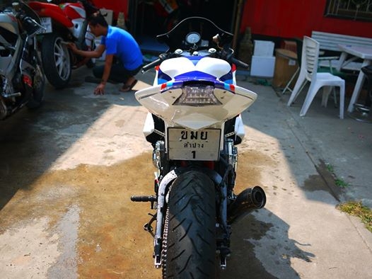 ขาย CBR400 แฟริ่ง BM S1000r สีใหม่แฟริ่งใหม่ เก็บงานสีทั้งคันแล้ว