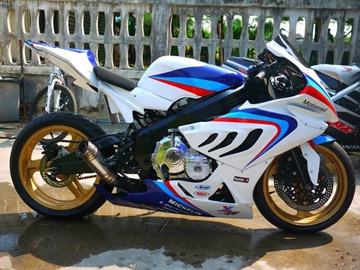 ขาย CBR400 แฟริ่ง BM S1000r สีใหม่แฟริ่งใหม่ เก็บงานสีทั้งคันแล้ว