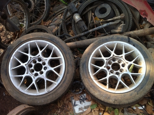 ขายล้อ 4รู ขอบ15นิ้ว 2วง พร้อมยาง2เส้น ราคา 3000 บาท