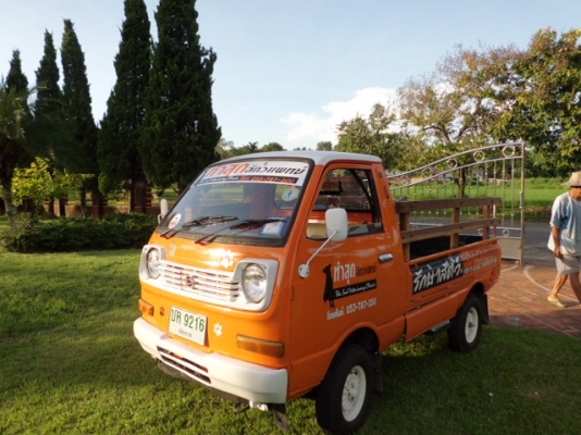 ขาย กระบะ DAIHUTSU สีส้ม-ขาว แต่งแนว ๆ สไตล์บ้านไร่ บ้านฟาร์ม ทะเบียนครบ..!!