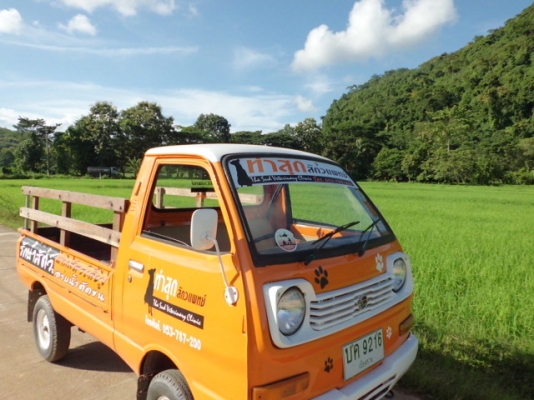 ขาย กระบะ DAIHUTSU สีส้ม-ขาว แต่งแนว ๆ สไตล์บ้านไร่ บ้านฟาร์ม ทะเบียนครบ..!!