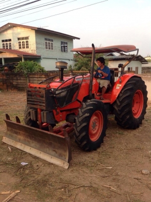 รถแทรกเตอร์ คูโบต้า M70 สภาพดีเยี่ยมเดิมๆ ทั้งคัน พร้อมใช้งาน  นำไปใช้แล้วไม่ผิดหวังแน่นอน มีผานดันหน้าและผานบุกด้วย