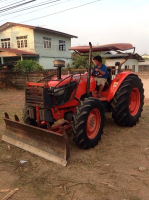 รถแทรกเตอร์ คูโบต้า M70 สภาพดีเยี่ยมเดิมๆ ทั้งคัน พร้อมใช้งาน  นำไปใช้แล้วไม่ผิดหวังแน่นอน มีผานดันหน้าและผานบุกด้วย