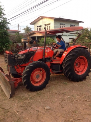 รถแทรกเตอร์ คูโบต้า M70 สภาพดีเยี่ยมเดิมๆ ทั้งคัน พร้อมใช้งาน  นำไปใช้แล้วไม่ผิดหวังแน่นอน มีผานดันหน้าและผานบุกด้วย