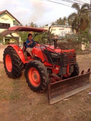 รถแทรกเตอร์ คูโบต้า M70 สภาพดีเยี่ยมเดิมๆ ทั้งคัน พร้อมใช้งาน  นำไปใช้แล้วไม่ผิดหวังแน่นอน มีผานดันหน้าและผานบุกด้วย