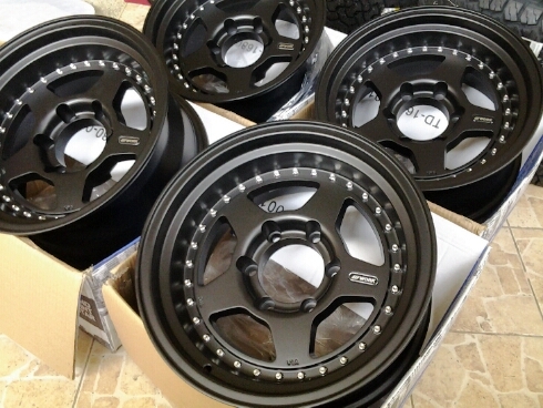 ล้อออฟโรด W-WORK 16&times;8 ET-25 สีดำด้านหมุดเงิน