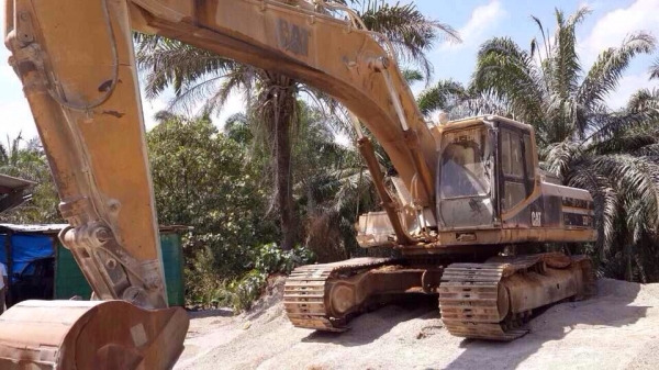 ขายด่วยอะไหล่ cat 330  จะตัดครับ สนใจอะไหล่ติดต่อได้ครับ