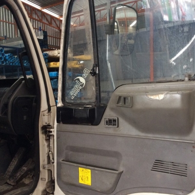 ขายรถ6ล้อฮีโน่ ติดเครน ยูนิค303 ท้องV 3.4ตัน 3ปอก 2ชัก กะบะยาว5.50เมตร เครื่องยนต์ JO8C 215แรง เบรคจิฟฟี่ พวงมาลัยพาวเวอร์ แอร์เย็น ยางเรเดียลสภาพดี