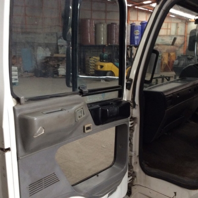 ขายรถ6ล้อฮีโน่ ติดเครน ยูนิค303 ท้องV 3.4ตัน 3ปอก 2ชัก กะบะยาว5.50เมตร เครื่องยนต์ JO8C 215แรง เบรคจิฟฟี่ พวงมาลัยพาวเวอร์ แอร์เย็น ยางเรเดียลสภาพดี