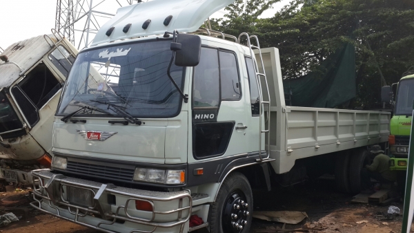 ขาย6ล้อฮีโน่ FF3H สิงไฮเทค เครื่องHO7D 195แรงม้า เบรคจิฟฟี่ พวงมาลัยพาวเวอร์ ยาว6.50เมตร พื้นกระบะ เหล็กหนา 10มิน สภาพดีพร้อมใช้มาก รถออกห้างแท้ๆ