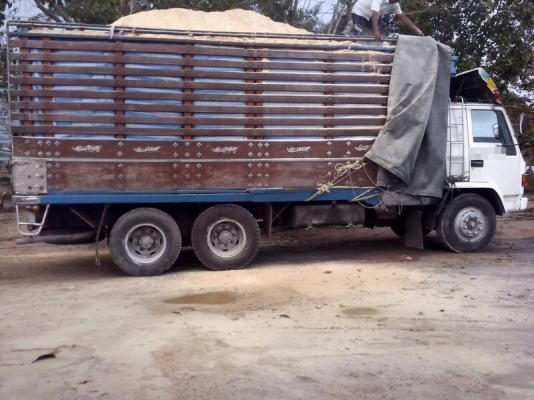 รถอีซูซุ 10 ล้อ รั่ว  175 แรงม้า.  สนใจติดต่อ  081 - 6079515