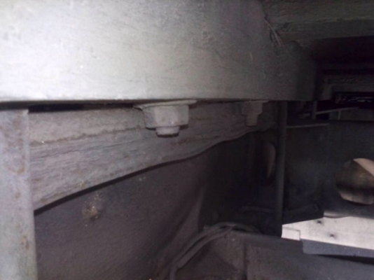 รถอีซูซุ 10 ล้อ รั่ว  175 แรงม้า.  สนใจติดต่อ  081 - 6079515