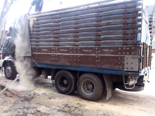 รถอีซูซุ 10 ล้อ รั่ว  175 แรงม้า.  สนใจติดต่อ  081 - 6079515