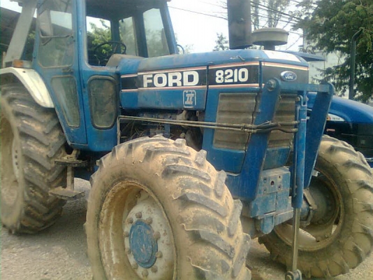 ขายรถไถ 8210 สองเพลาใหญ่ พร้อมดันหน้าหางไถ เกียร์ หางแบบธรรมดา