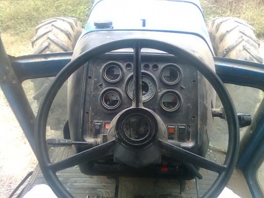 ขายรถไถ 8210 สองเพลาใหญ่ พร้อมดันหน้าหางไถ เกียร์ หางแบบธรรมดา