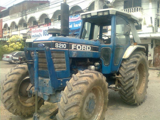 ขายรถไถ 8210 สองเพลาใหญ่ พร้อมดันหน้าหางไถ เกียร์ หางแบบธรรมดา