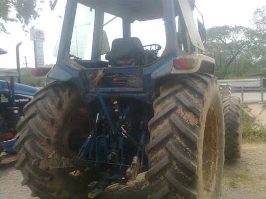 ขายรถไถ 8210 สองเพลาใหญ่ พร้อมดันหน้าหางไถ เกียร์ หางแบบธรรมดา