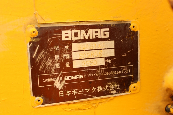 ขาย- รถบด สั่นสะเทือน แบบนั่งขับ เอวอ่อน ดีเซล 3สูบ BOMAG: BW121AC หน้าเหล็ก หลังยาง ราคา 345,000 บาท ขาย- รถบด สั่นสะเทือน แบบนั่งขับ เอวอ่อน ดีเซล 3สูบ BOMAG: BW121AC หน้าเหล็ก หลังยาง ราคา 345,000 บาท
