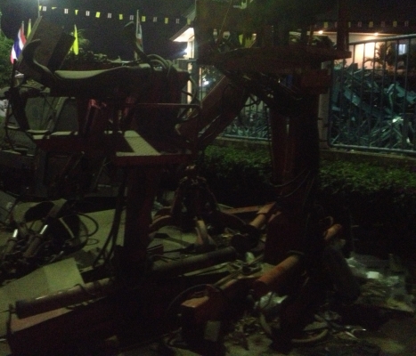 แขนกล ไฮโดรลิก ติดกรงเล็บครีบ ใช้ครีบเหล็ก นั่งบังคับบนบูม อุปกรณ์ครบ ใช้งานได้เลย ยกลงเพราะเปลี่ยนขนาดรถใหญ่ขึ้น มี 2 ตัว 200000 และ 240000 ฝากขาย ติดต่อ หมวดมินทร์  086 4085619