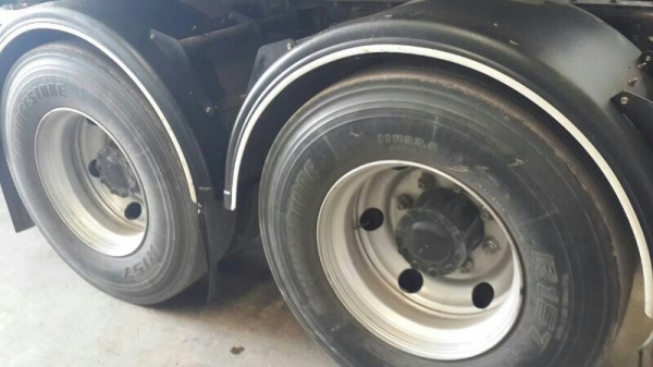 รถอีซูซุ 10 ล้อ หัวลาก GXZ  360 แรงม้า. ปี 55  ( รถวิ่ง 15x,xxx กม. )    สนใจติดต่อ 081 - 6079515