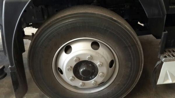 รถอีซูซุ 10 ล้อ หัวลาก GXZ  360 แรงม้า. ปี 55  ( รถวิ่ง 15x,xxx กม. )    สนใจติดต่อ 081 - 6079515