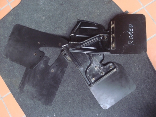 ขายกันโคลนล้อ 1 ชุด ของอีซูซุโรดิโอ (isuzu rodeo) สภาพสวยเดิมเก่าญี่ปุ่น ครับ