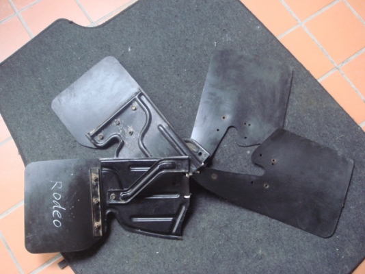 ขายกันโคลนล้อ 1 ชุด ของอีซูซุโรดิโอ (isuzu rodeo) สภาพสวยเดิมเก่าญี่ปุ่น ครับ ขายกันโคลนล้อ 1 ชุด ของอีซูซุโรดิโอ (isuzu rodeo) สภาพสวยเดิมเก่าญี่ปุ่น ครับ