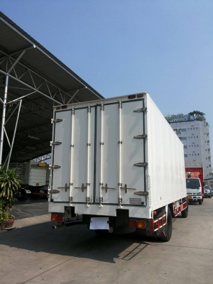 ขาย ISUZU TFR ห้องเย็น 200 แรงม้า ยาว 7.20 เมตร กว้าง 2.35 เมตร สภาพสวย พร้อมใช้ สนใจโทร 081-4825911 ขาย ISUZU TFR ห้องเย็น 200 แรงม้า ยาว 7.20 เมตร กว้าง 2.35 เมตร สภาพสวย พร้อมใช้ สนใจโทร 081-4825911