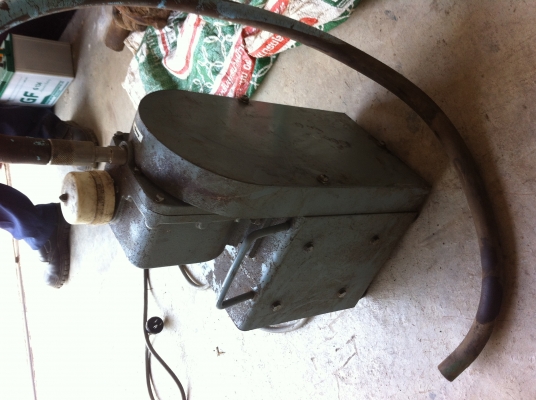 ปั็ม  rotary oil vacuum pump ยี้ห้อ SHIMADZU จากญี่ปุ่นใช้ไฟ้าบ้าน 220 V.