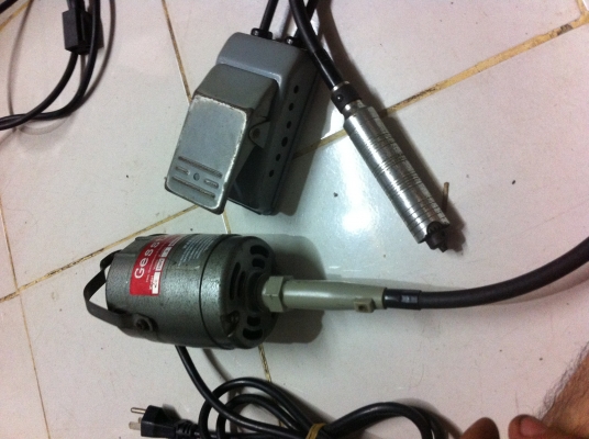 ชุดตัวเจียร์ ตัด เจาะ แต่งด้วยไฟฟ้าแบบเท้าเหียบ ใช้ไฟ้าบ้าน 220V. สภาพพร้อมใช้งานเสียงเงียบวิ่งนิ่ง