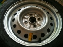ขายล้ออะไหล่ของโตโยต้า ยาริส สภาพใหม่ๆพร้อมยางดันลอป ไม่เคยใช้ ถอดเพราะเปลี่ยนแม็กซ์มาครับ ขายเพียง 1,000.- กรุงเทพ สนใจติดต่อ GUN 093-9319456