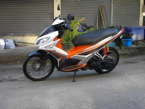 ขาย Nouvo Elegance 135cc. สีดำ-ขาว-ส้ม สวยหรูด้วยโช็คแก๊สหลังคู่ เครื่องสดๆสุดเยี่ยม 22500 บาท