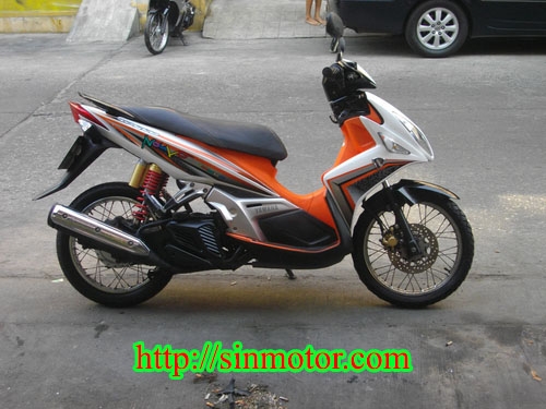 ขาย Nouvo Elegance 135cc. สีดำ-ขาว-ส้ม สวยหรูด้วยโช็คแก๊สหลังคู่ เครื่องสดๆสุดเยี่ยม 22500 บาท