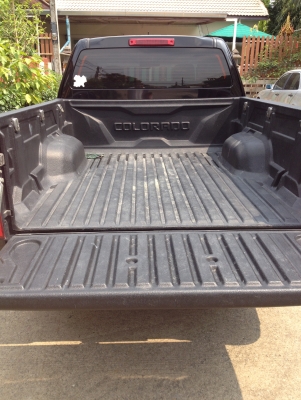 COLORADO 2.5 LT DURAMAX ใหม่เอี่ยม สีดำ ต้องการขาย