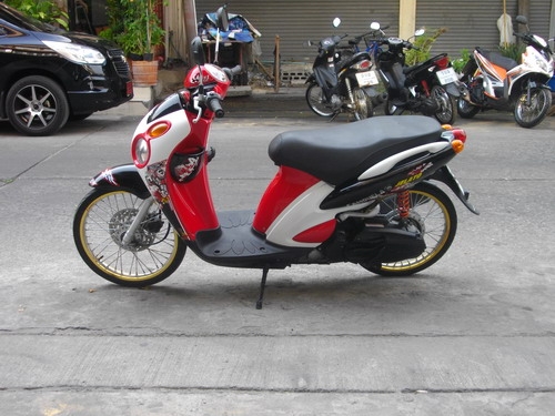 ขาย Jelato 125cc.หัวฉีด สีแดง-ดำ สวยสด เครื่องเลิศเดิมๆ รับประกันศูนย์5ปี 18500 บาท