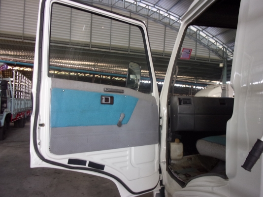 ขาย 6ล้อ ฮีโน่ ซุปเปอร์เสี่ย 120 แรง ยาว 5.50  สภาพสวยเดิมเครื่องดี พร้อมใช้งาน ชมก่อนได้ครับ สนใจติดต่อ 081-9425443