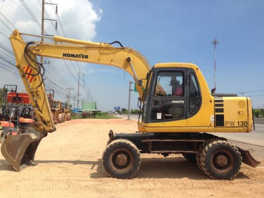 ขายรถแบคโฮ KOMATSU PW130-6 ทำงาน 7000 ชั่วโมง มี VDOครับ ระบบไฟฟ้าเต็ม รถนอกนำเข้าสภาพสวย ทำเล่มทะเบียน
