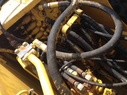 ขายรถแบคโฮ KOMATSU PW130-6 ทำงาน 7000 ชั่วโมง มี VDOครับ ระบบไฟฟ้าเต็ม รถนอกนำเข้าสภาพสวย ทำเล่มทะเบียน