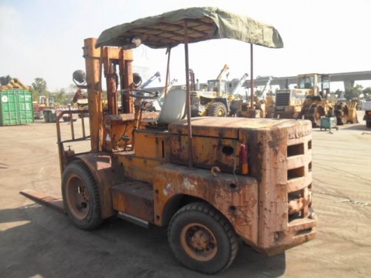 ขายรถฟอร์คลิฟท์  KOMATSU FD33-2 เครื่องยนต์ดีเซล ยก 3 ตัน