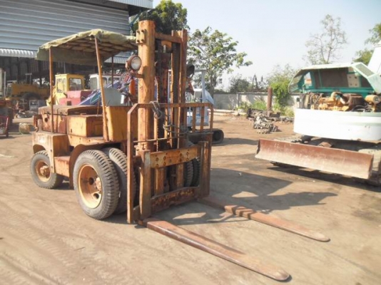 ขายรถฟอร์คลิฟท์  KOMATSU FD33-2 เครื่องยนต์ดีเซล ยก 3 ตัน