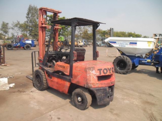 ขายรถฟอร์คลิฟท์  TOYOTA 02-3FD30 เครื่องยนต์ดีเซล ยก 3 ตัน