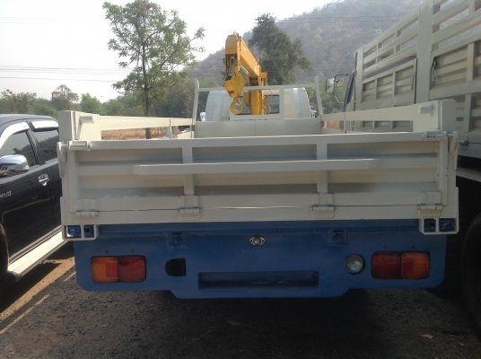 รถบรรทุกหกล้อดั้ม ติดเครน