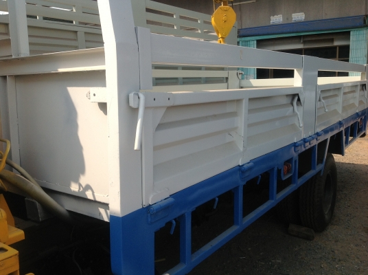 รถบรรทุกหกล้อดั้ม ติดเครน