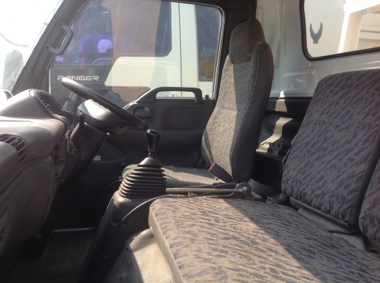 รถบรรทุกหกล้อดั้ม ติดเครน