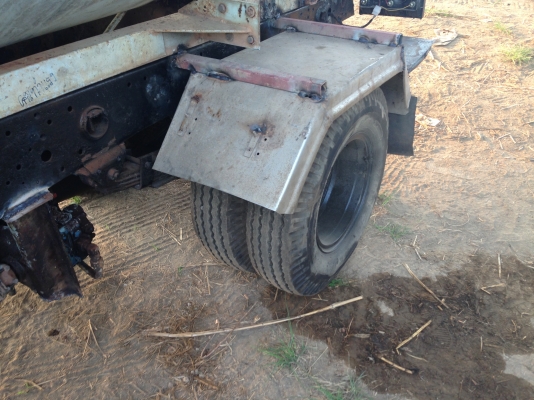 รถโม้ 2.5 คิว สภาพดีพร้อมใช้งาน เครื่องดี โม้สวย อุปกรณ์ครบ ยางใหม่ทุกเส้น