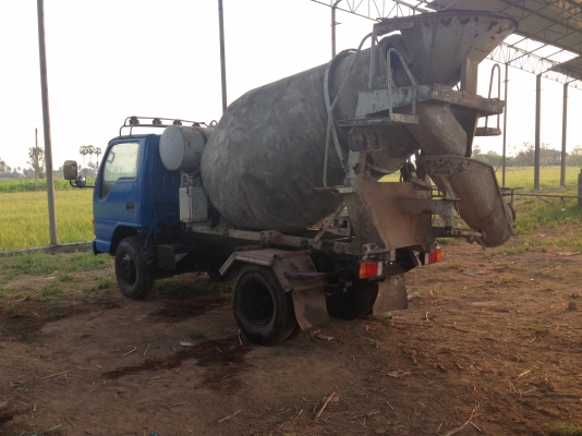 รถโม้ 2.5 คิว สภาพดีพร้อมใช้งาน เครื่องดี โม้สวย อุปกรณ์ครบ ยางใหม่ทุกเส้น