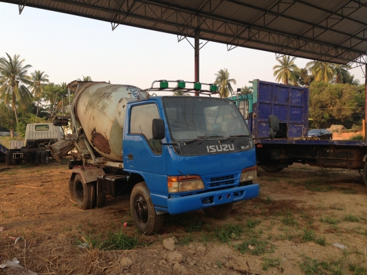 รถโม้ 2.5 คิว สภาพดีพร้อมใช้งาน เครื่องดี โม้สวย อุปกรณ์ครบ ยางใหม่ทุกเส้น