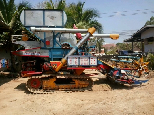 ขายรถเกี่ยวข้าวไทยเจริญ เครื่อง 6D17 turbo 240 แรง ปั๊มไดกิ้น 21 มอเตอร์ 22 อุ้ม 2.2 ตัน